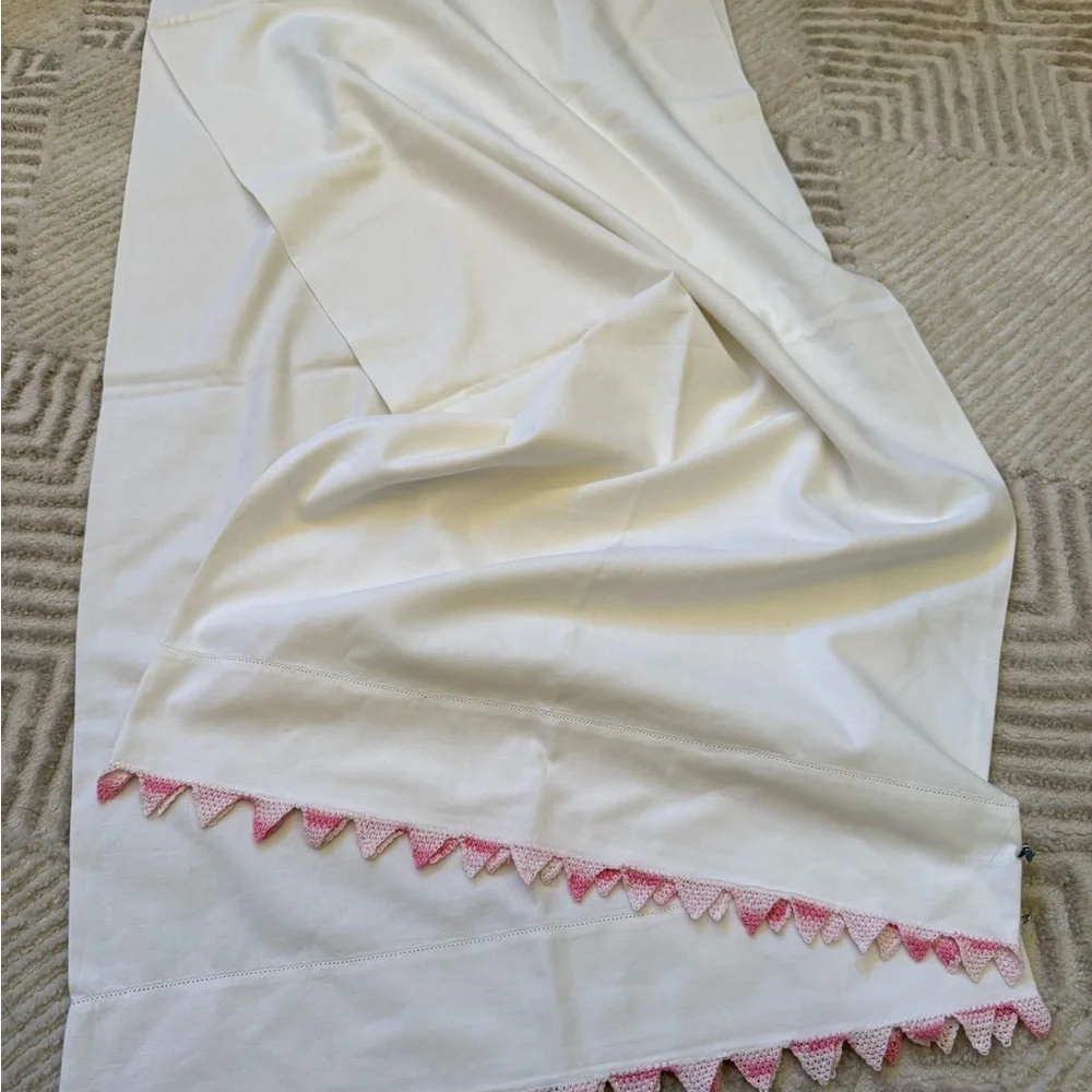 Vintage Cream Pillowcase with Pink Trim Set Of 2